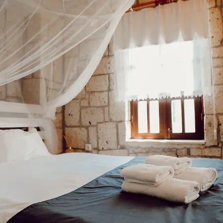 Ivy House Loca Hotel